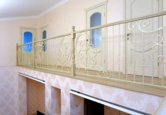 лестница на бетонном основании